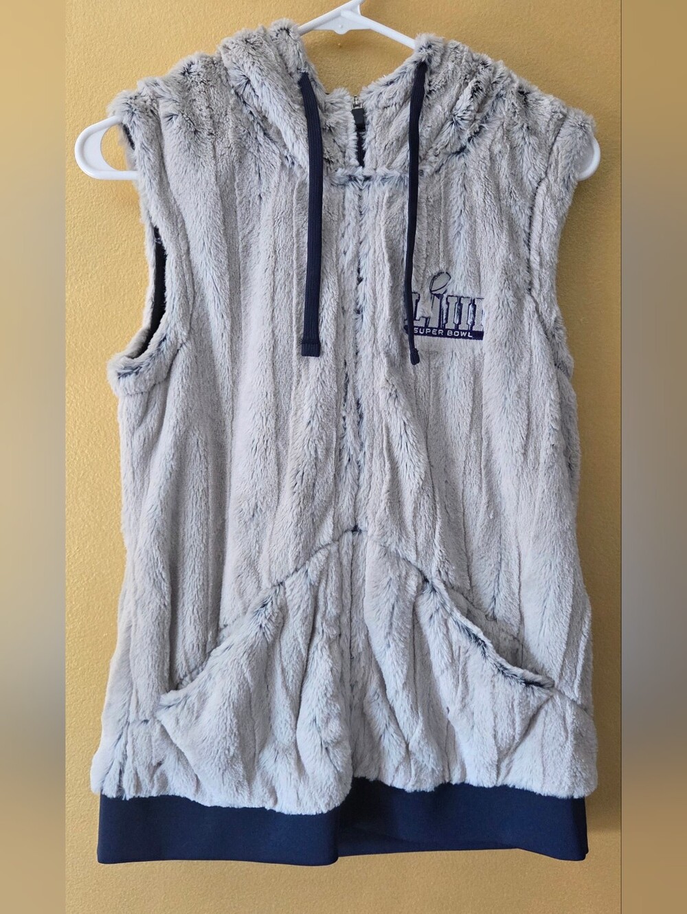 Small Antigua Superbowl Hooded Faux Fur Sleeveless Vest in Light Gray with Navy
